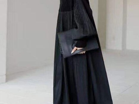 • فستان اسود