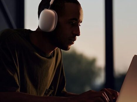 • سماعات هيدفون  لاسلكية بخاصية الغاء  الضوضاء