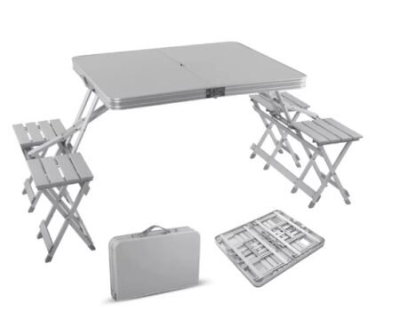 • طاولة قابلة للطي مع 4 كراسي