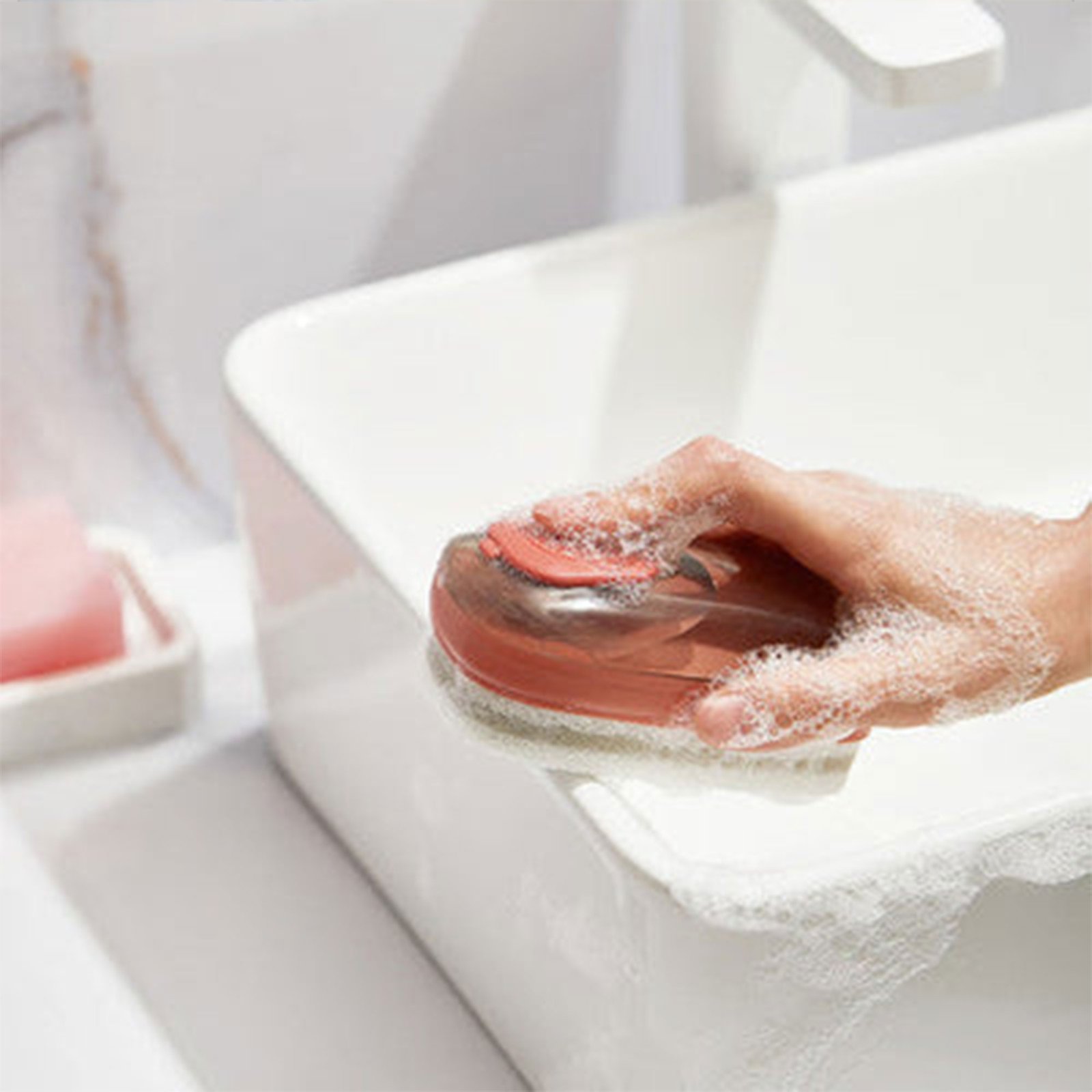 • فرشاة تنظيف عملية بخزان للصابون - الصورة 2