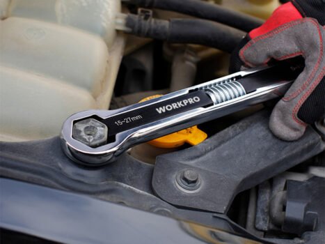 • مفتاح مسامير متعدد المقاسات